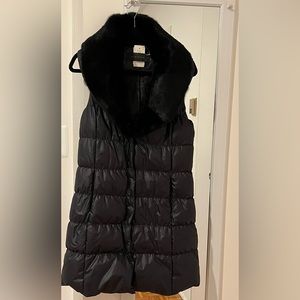 Ellie Tahari Down black vest with removable fur collar. Size XS. New with tags